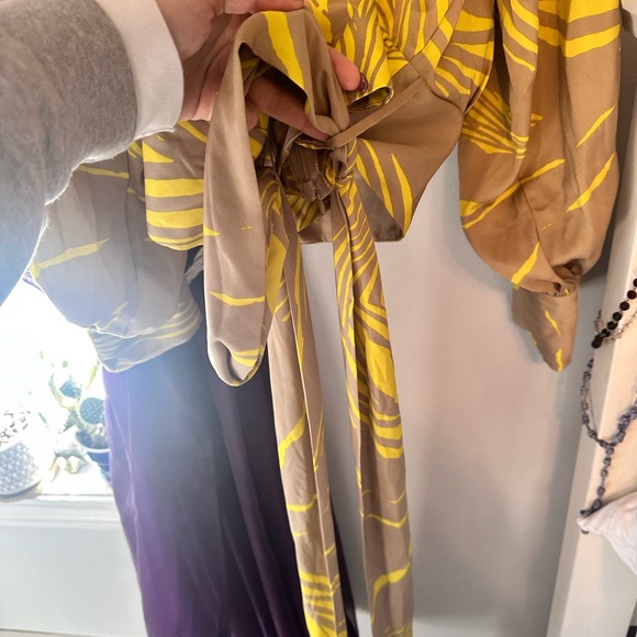 Banana Republic Women’s cropped wrap top with removable tie - Picture 8 of 9